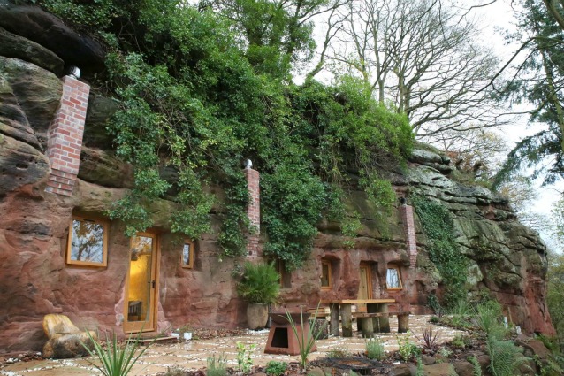 Come nei Flintstones: l'uomo delle caverne esiste davvero