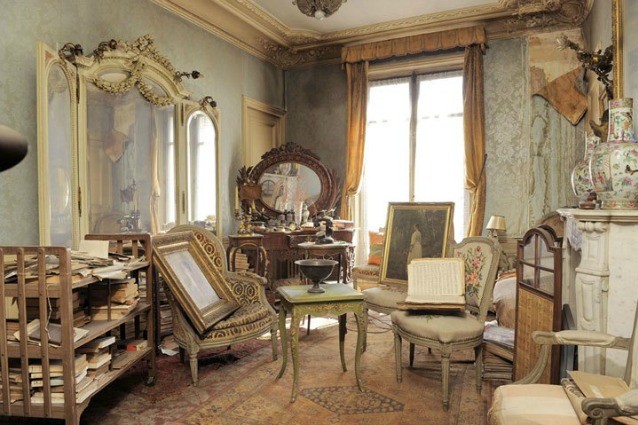 Rimasto intatto per più di 70 anni, quest'appartamento di Parigi svela un tesoro