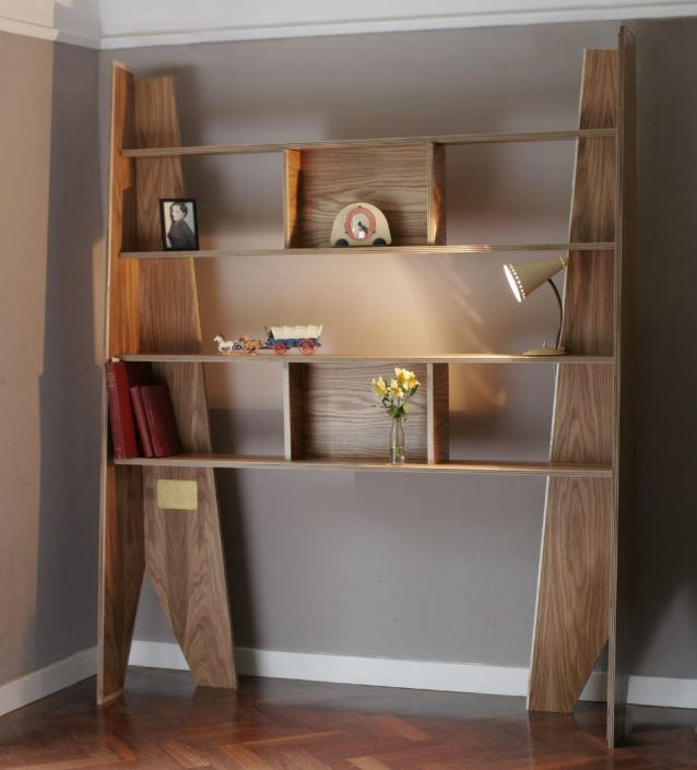Scaffali per la vita: ecco la libreria che diventa una bara fai da te Scaffalatura legno fai da te