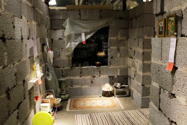 Una casa bombardata all'IKEA: ecco come si vive in Siria