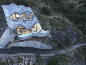 Spagna Questa Casa Ha Gli Occhi Di Un Drago La Sua Architettura E Incredibile