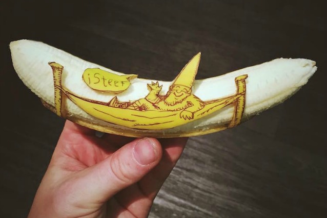 Ecco l'artista che trasforma le banane in irriverenti opere d'arte