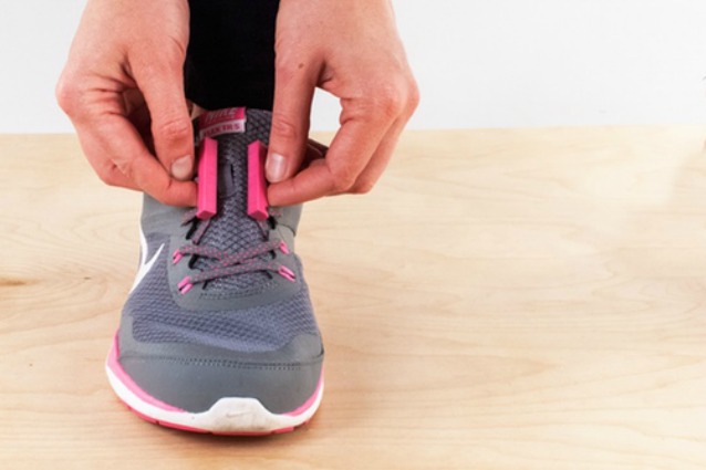 Mai più lacci slacciati: ecco il modo rivoluzionario di chiudere le scarpe