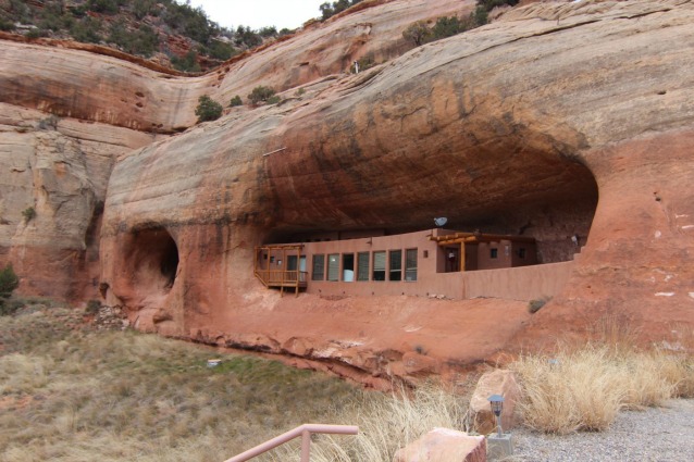 Vivere come i Flintstones: benvenuti nella Cliff Haven, la casa scavata nelle montagne