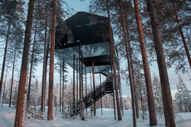 Svezia, una casa sull'albero unica: benvenuti nella settima meraviglia del Treehotel