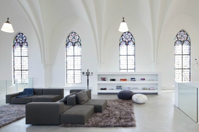 Da chiese a case moderne: 10 esempi di incredibili trasformazioni Case ristrutturate moderne