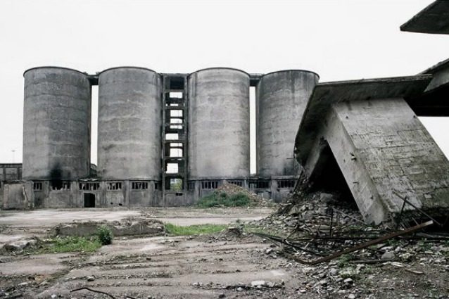 Tra edifici abbandonati e fabbriche in disuso: viaggio nella vecchia RDT di Jeanne Fredac