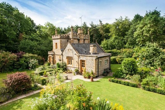 Vendesi il più piccolo castello d'Inghilterra: costa quanto un appartamento in città
