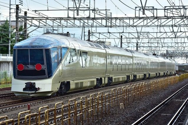 Il nuovo trasporto di lusso in Giappone: quando un progettista Ferrari disegna un treno