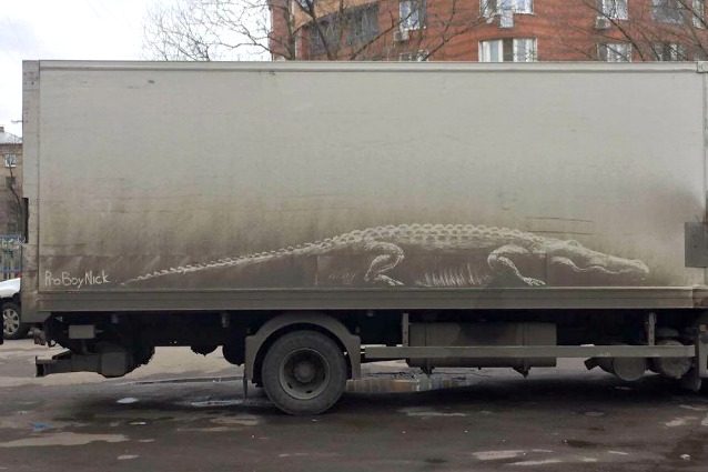 La nuova street art: sembrano veicoli vandalizzati ma sono opere d'arte su strada