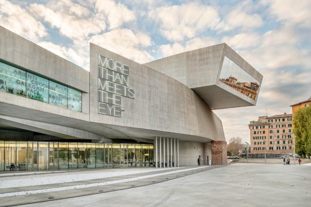 Zaha Hadid in Italia: il Maxxi celebra l'opera della Dama dell'Architettura