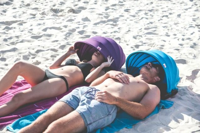 Shader: il cuscino da spiaggia per schermarsi dal sole