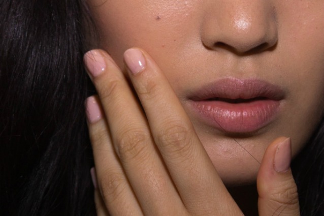 La manicure del momento: unghie nude e naturali (FOTO)