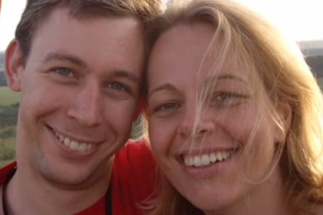 Viene colpito da una paralisi improvvisa, ma l'amore lo aiuta a guarire