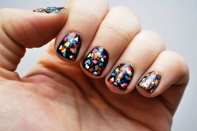 La manicure di Carnevale: coriandoli e colori sulle unghie (FOTO)