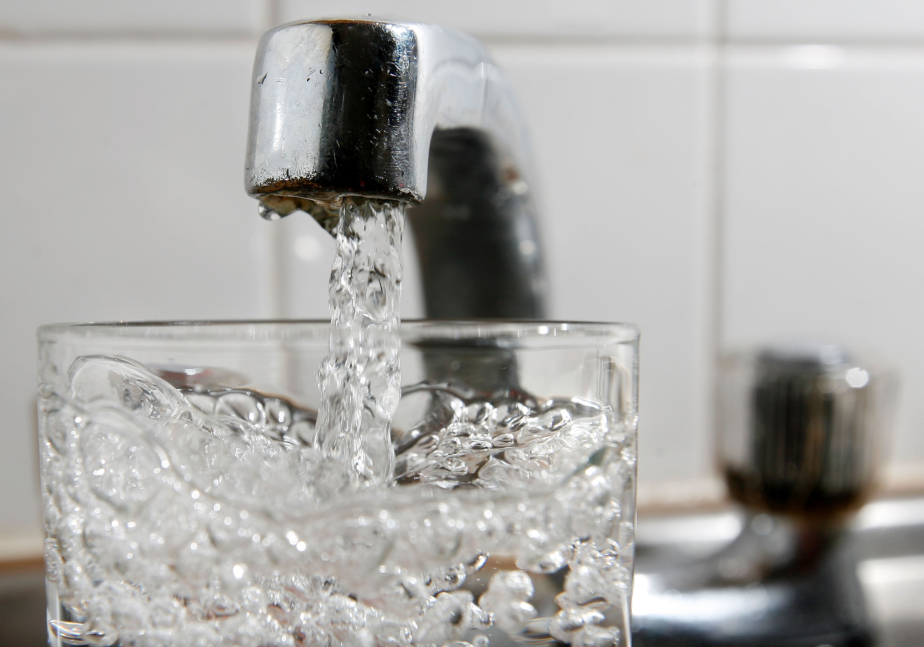 L'acqua è preziosa 10 consigli per non sprecarla L'acqua è preziosa 10 consigli per non sprecarla