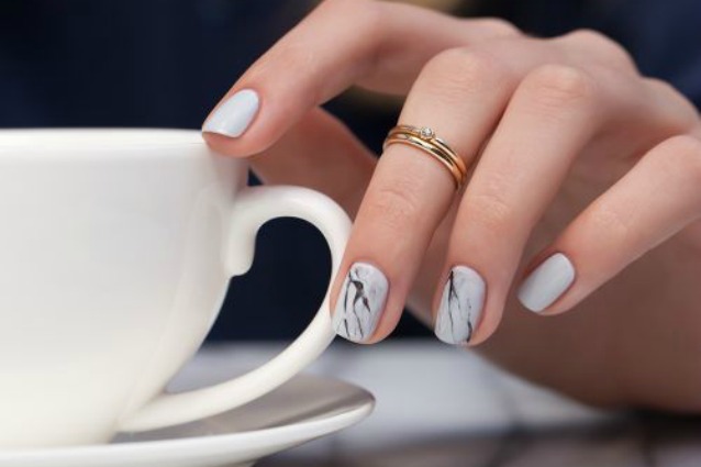 Le unghie della settimana manicure ad effetto marmo (FOTO)