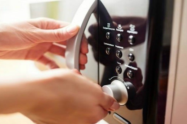 Gli 11 usi "alternativi" del forno a microonde