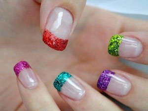 Le unghie della settimana: la french manicure colorata (FOTO)