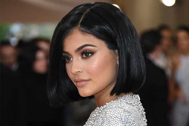 Il nuovo taglio di Kylie Jenner: al Met Gala stupisce tutti con un bob (FOTO)