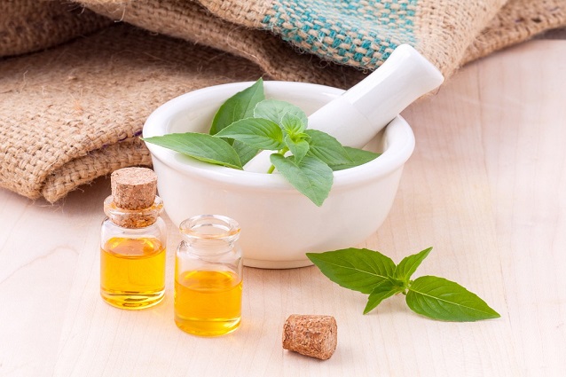 Olio essenziale di basilico: proprietà benefiche e controindicazioni