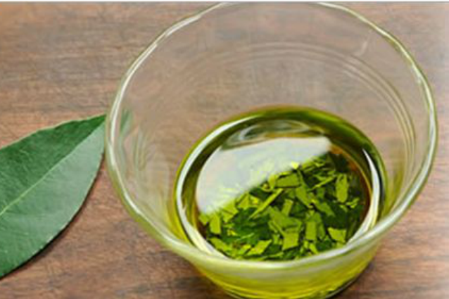 Volete ridurre l'acne? Basta una tazza di tè verde al giorno