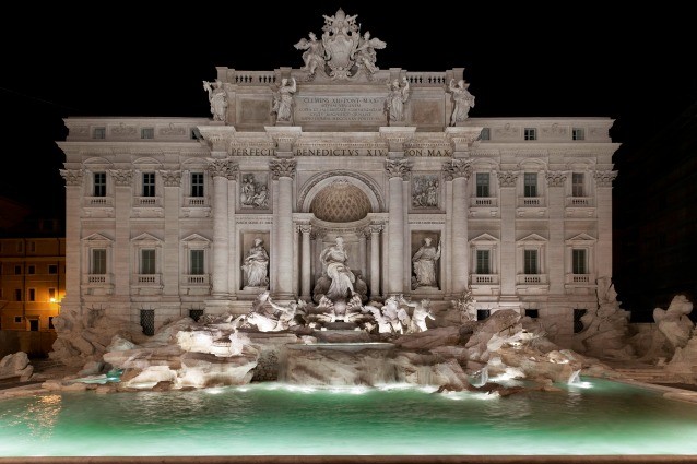 I 90 anni di Fendi: la Maison celebra l'anniversario con una sfilata a Fontana di Trevi