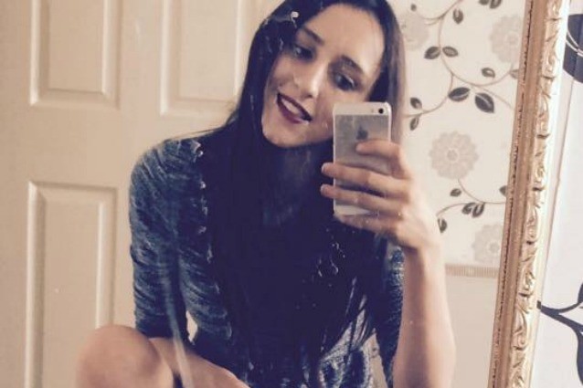 Il cancro le ha rovinato i piedi: Terri a soli 18 anni non può indossare le scarpe