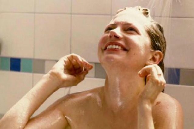 Doccia di mattina o di sera? Ecco quando è meglio farla