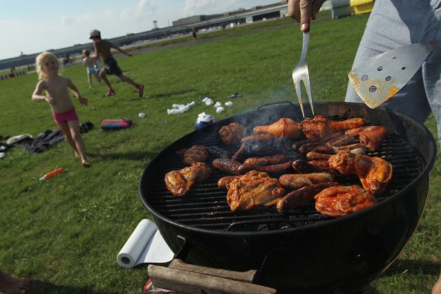 Come pulire barbecue e griglie in modo efficace e naturale
