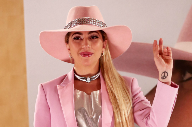 Il cappello rosa di Lady Gaga: l'ultimo oggetto del desiderio