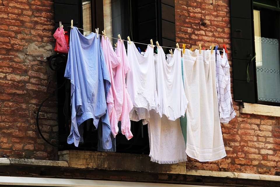 Come Eliminare Le Macchie Di Cenere Dai Vestiti Con Prelavaggio E Cipolla
