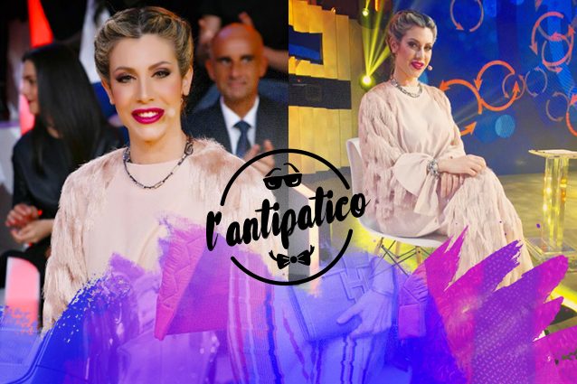 Paola ma che ti sei messa? Non bastano le "piume" per trasformarsi in un cigno