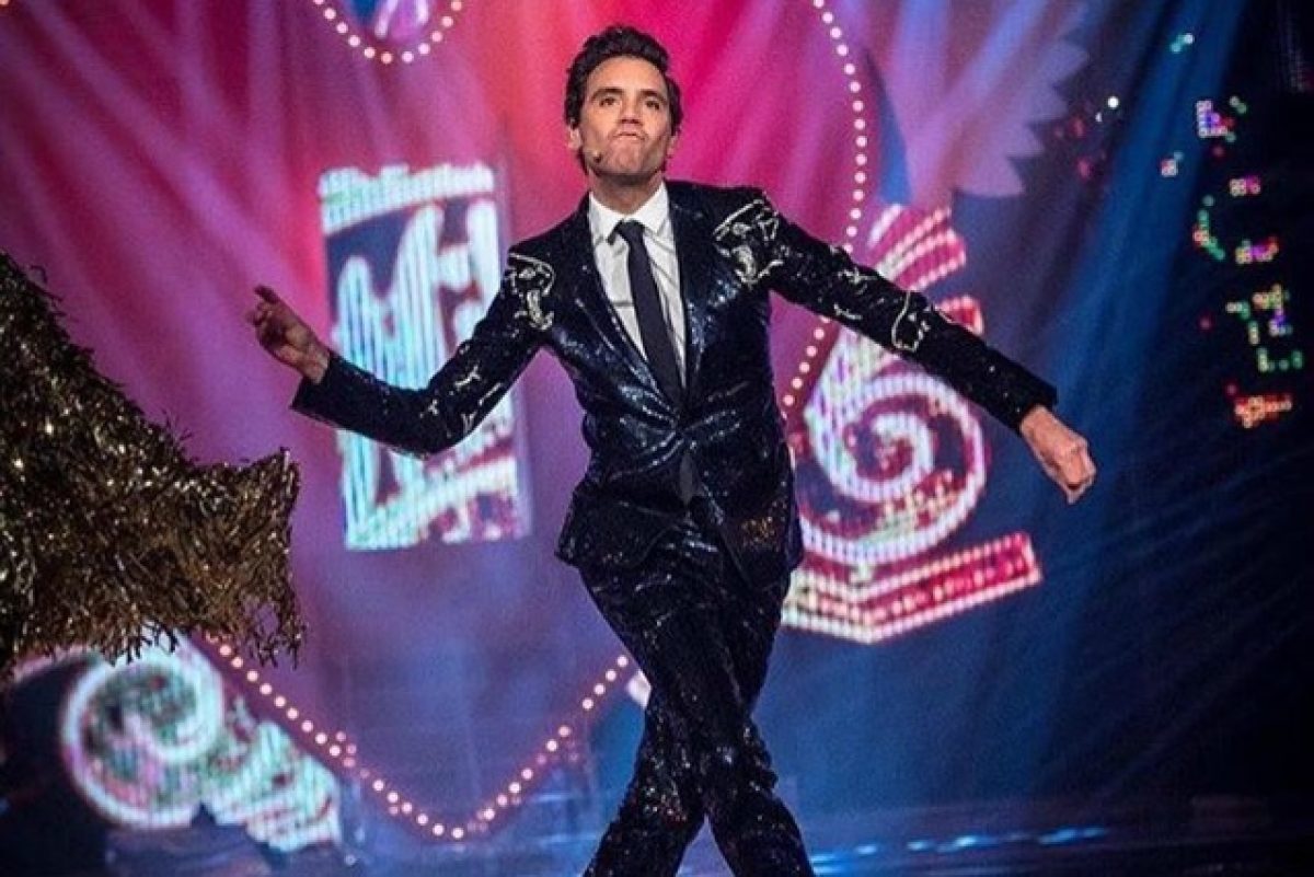 Stasera Casa Mika Il Cantante Dai Look Estrosi E Re Di Stile