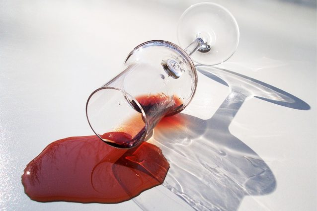 Come togliere le macchie di vino: tutti i rimedi più efficaci per ... Macchie di vino