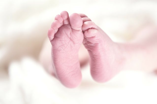 La bimba che a 18 mesi non ha ancora un nome, la mamma è indecisa