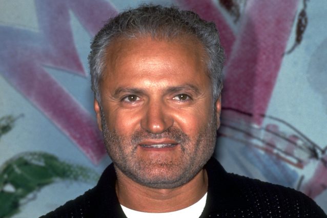 Gianni Versace, l’anticonformista della moda, avrebbe compiuto 70 anni
