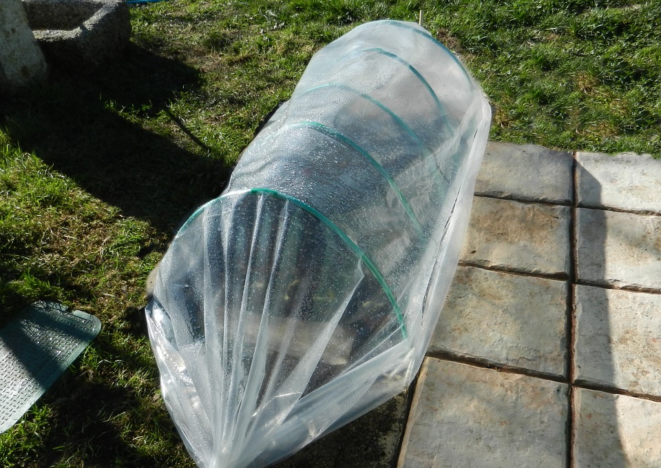 Come costruire una serra sul balcone: 4 idee fai da te da realizzare Come costruire serra