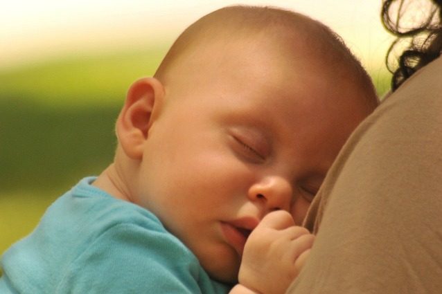 Ninna nanne e peluche: i consigli della consulente del sonno per far dormire i neonati