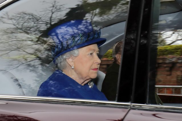 Il ritorno in pubblico della regina Elisabetta II dopo la malattia durata un mese