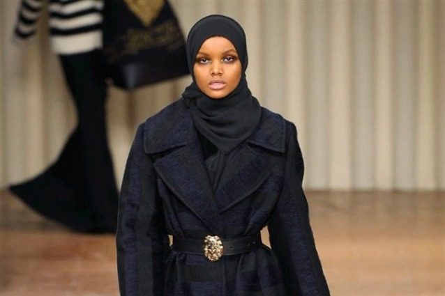 Chi è Halima Aden, la modella che sfila con lo hijab