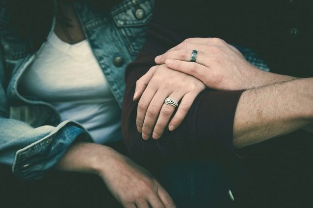 Dipendenza affettiva: cause, sintomi e come liberarsene