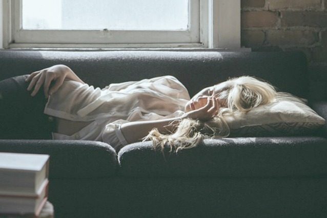 9 segnali che ti dicono che non hai dormito abbastanza