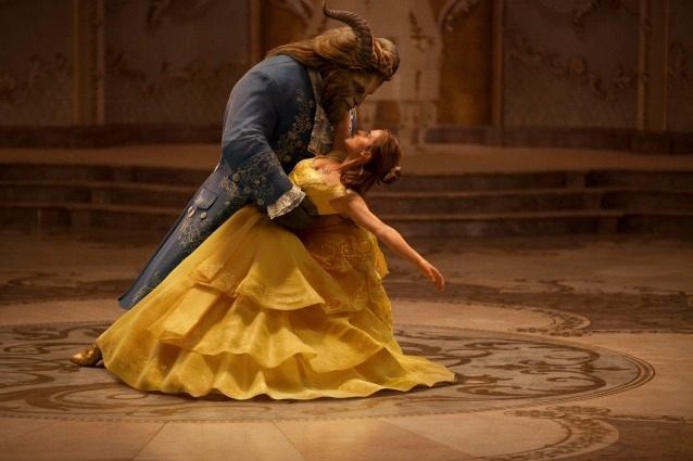 "La Bella e la Bestia": gli abiti da fiaba indossati da Emma Watson nel film