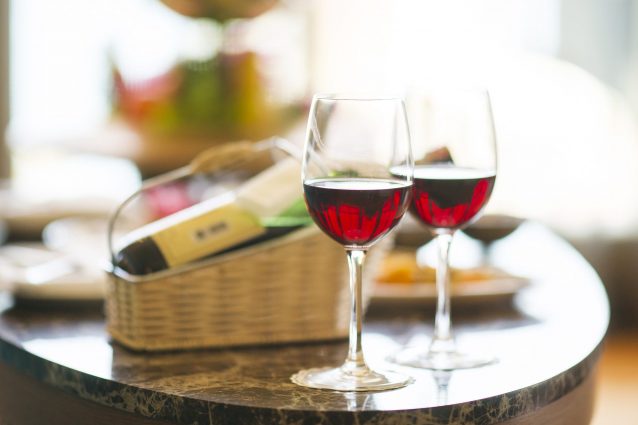 Il vino rosso? Mantiene giovani, ecco perché