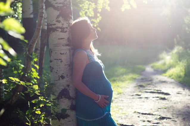 Qual è l'età migliore per diventare mamma? Lo rivela la scienza