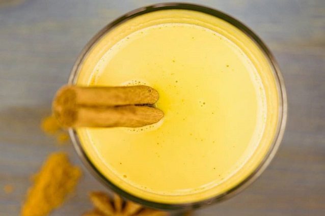 Golden Milk: proprietà benefiche del latte d'oro e come prepararlo