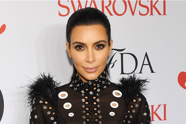 La cellulite di Kim Kardashian: il perizoma rivela le imperfezioni sul lato b
