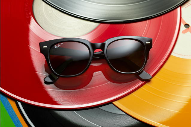 I nuovi Wayfarer: Ray-Ban lancia la nuova versione degli iconici occhiali da sole