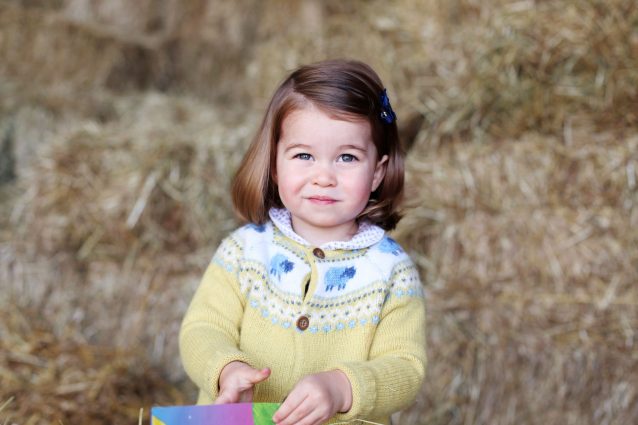 Charlotte compie 2 anni: la foto di compleanno della principessa spopola sul web